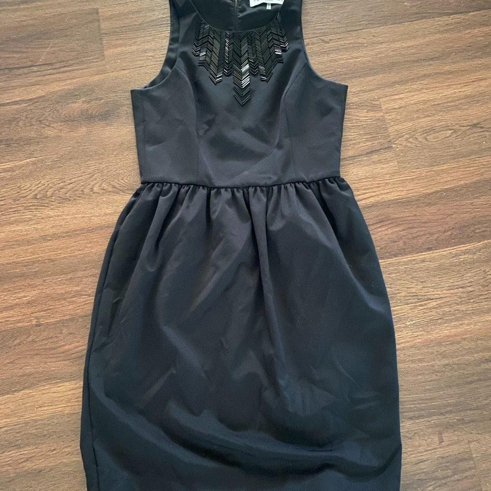 $298 TRINA TURK Embellished Neckline Black Classic Cocktail Dress Size 6